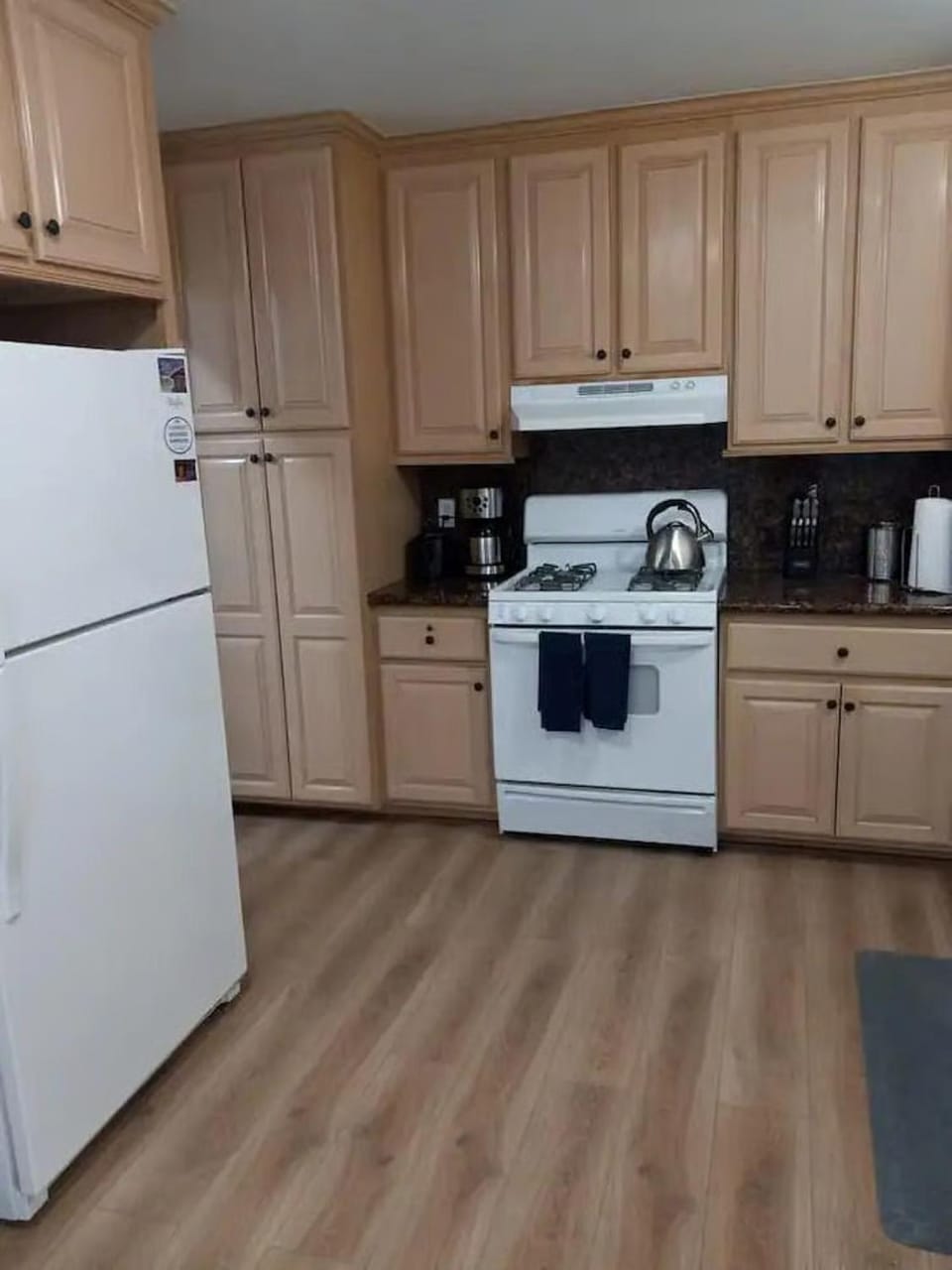 Beautiful, comfortable 3 bedroom home in Rialto with AC and laundry House in Colton