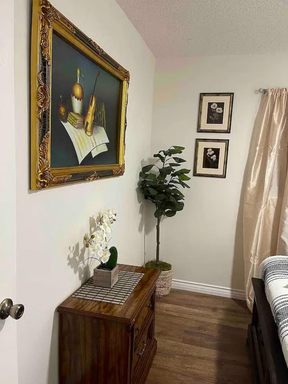 Bed, Decorative detail, Bedroom