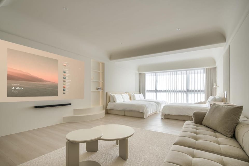 Photo of the whole room, Bedroom