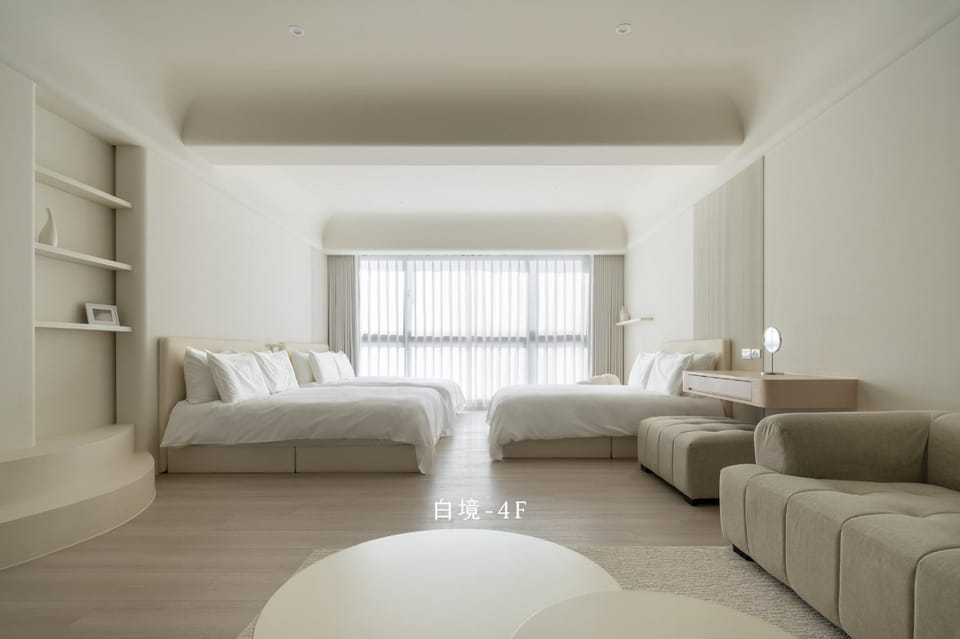 Photo of the whole room, Bedroom