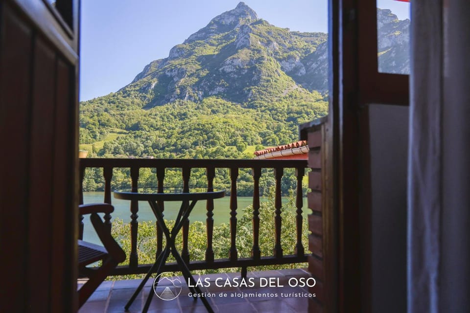 Balcony/Terrace, Bedroom, Lake view, Mountain view