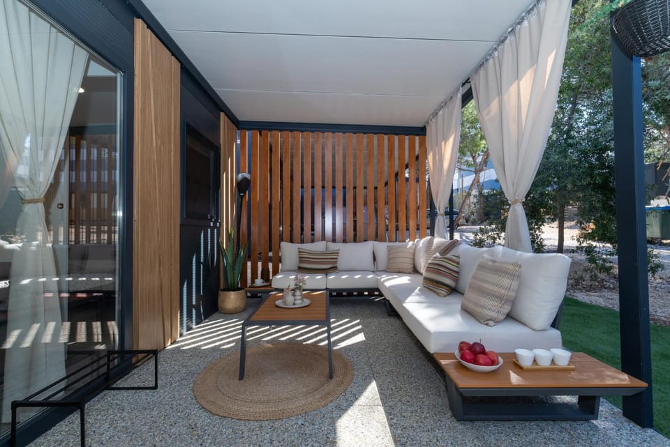 Day, Balcony/Terrace, Living room, Seating area, Garden view
