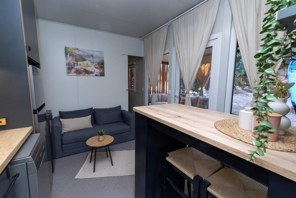 Kitchen or kitchenette, Living room, Seating area, Dining area
