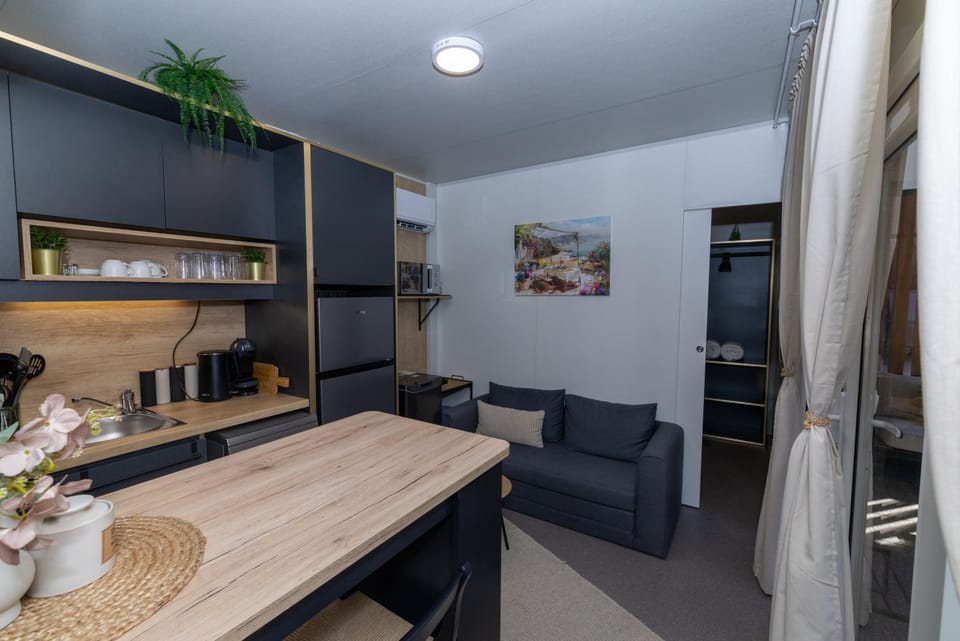 Kitchen or kitchenette, Living room, Seating area