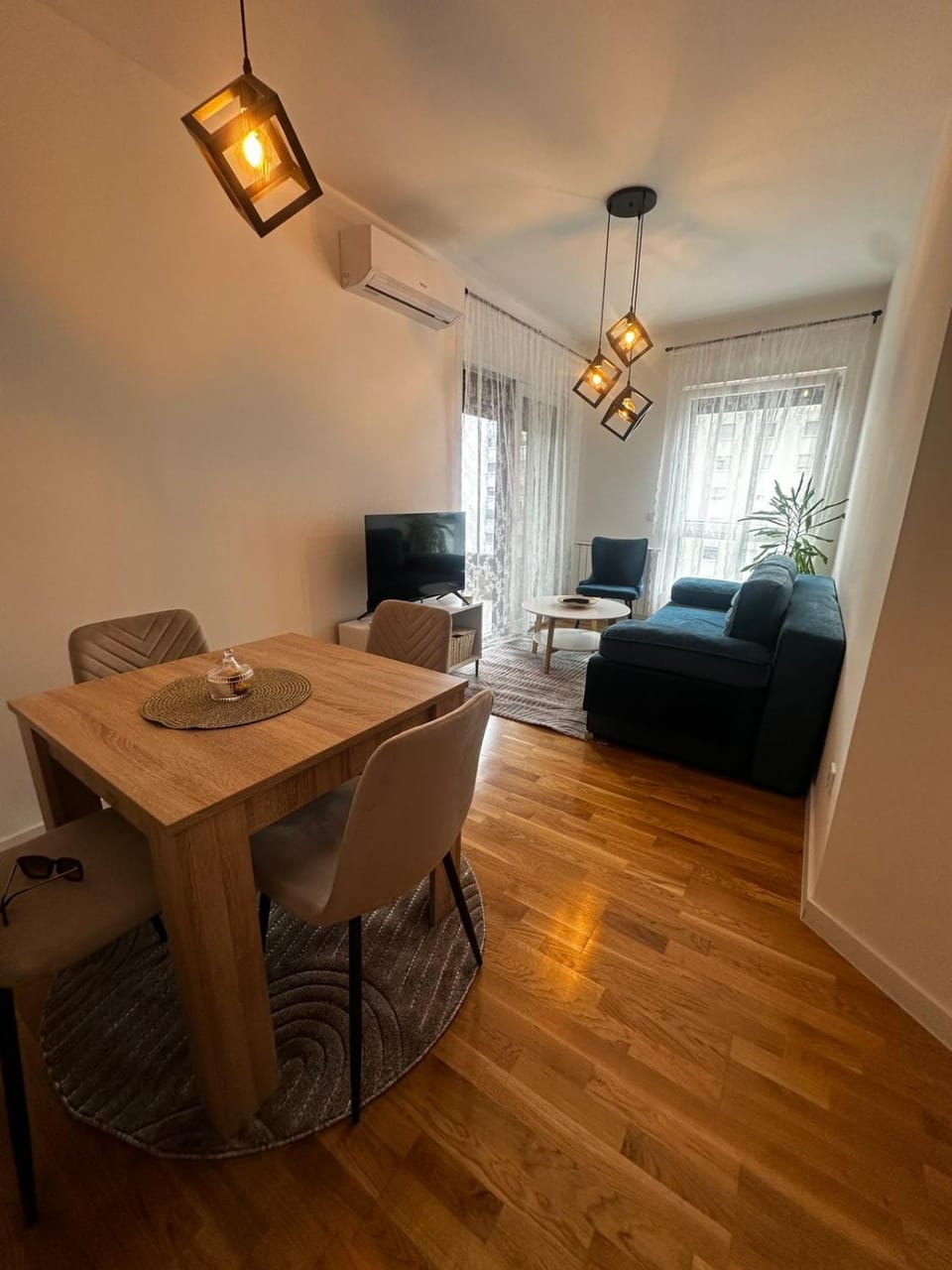 Living room, Dining area