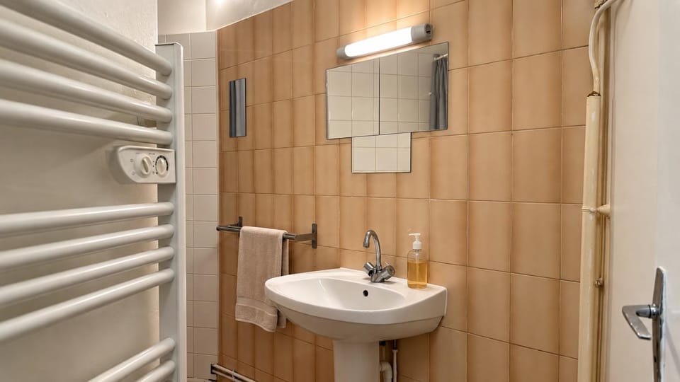 Shower, Bathroom, towels