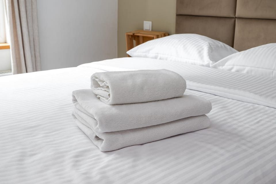 Bed, Photo of the whole room, Bedroom, towels