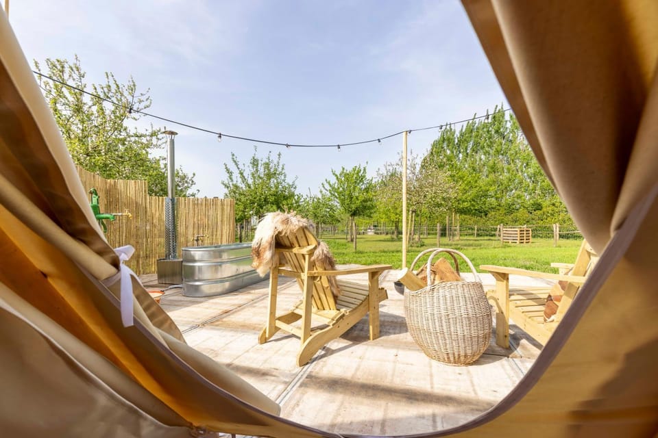 Tipi Bo Deluxe bij Logie Marie Luxury tent in Zeeland, Netherlands