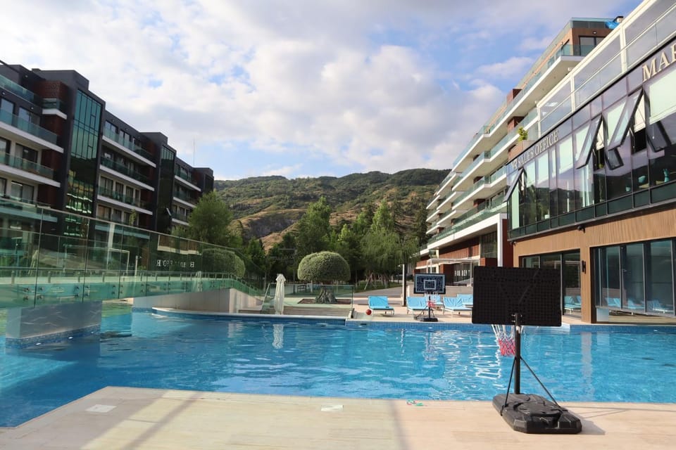 Pool view, Swimming pool, sunbed
