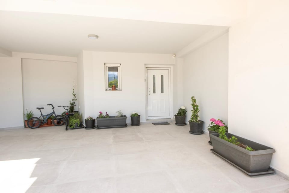Facade/entrance, Garden, Garden view