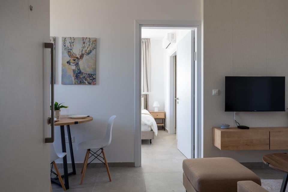 Facade/entrance, TV and multimedia, Living room, Dining area, Bedroom