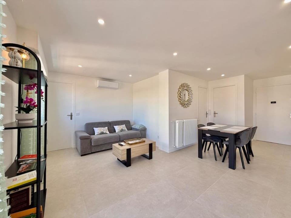Rooftop Vue Mer - Standing - Plages 600m Apartment in Antibes
