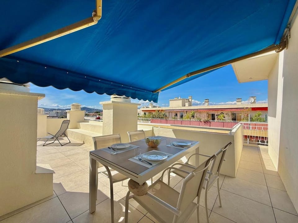 Rooftop Vue Mer - Standing - Plages 600m Apartment in Antibes