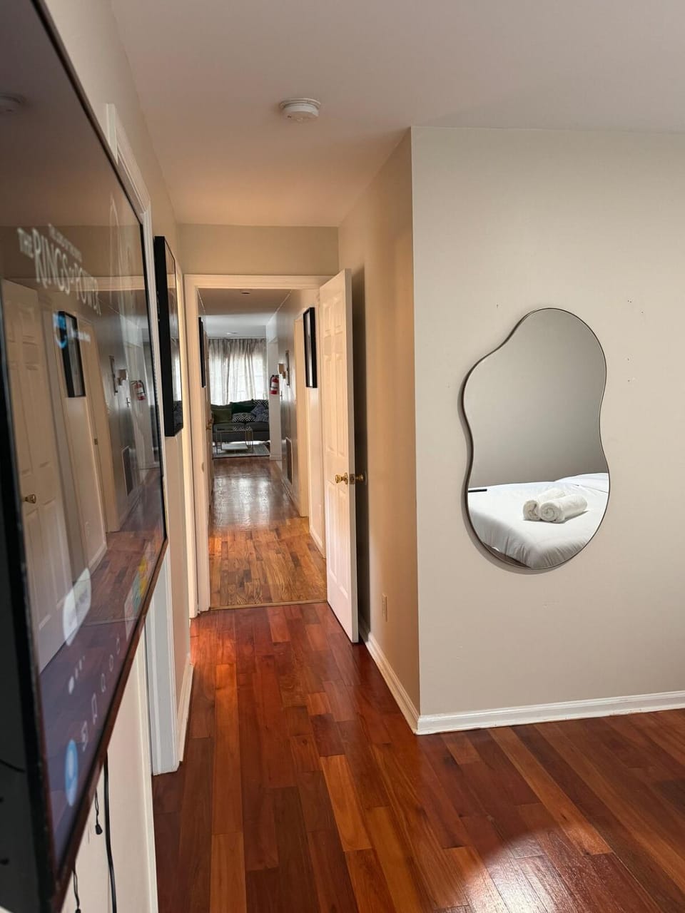 Ridgewood Luxury 3 KINGS by EWR 4 mins W parking Apartment in Newark