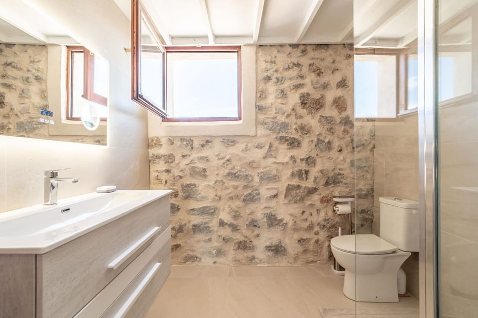 Bathroom, Living room