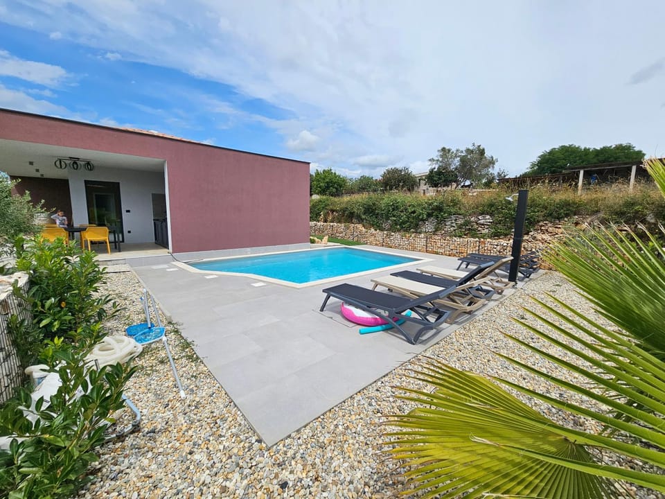 Spring, Day, Garden, Garden view, Pool view, Swimming pool, sunbed