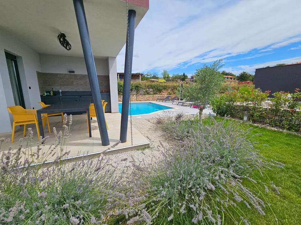 Property building, Patio, Spring, Day, Garden, Garden view, Pool view, Swimming pool, sunbed