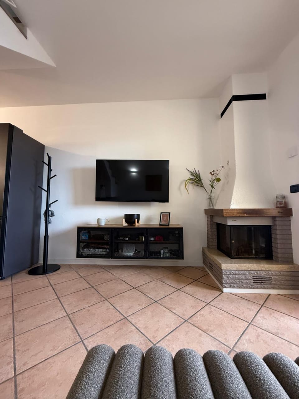 Communal lounge/ TV room, TV and multimedia, Living room, Seating area, Evening entertainment