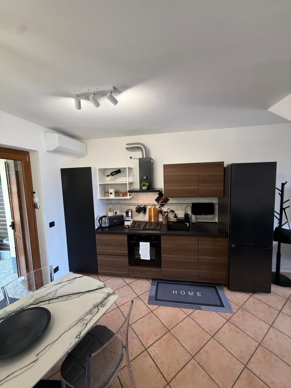 Kitchen or kitchenette, oven, toaster