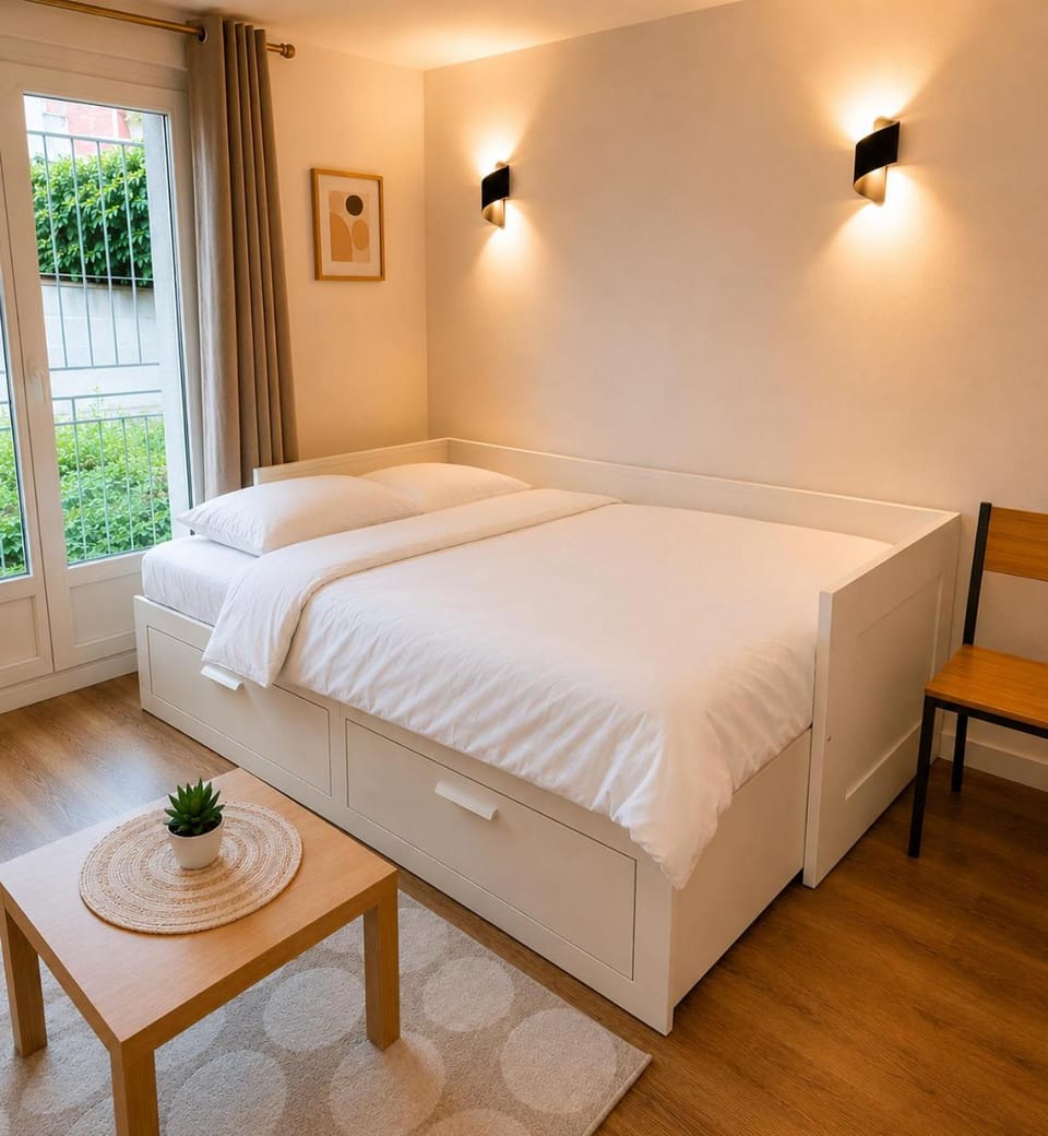 Bed, Photo of the whole room, Bedroom