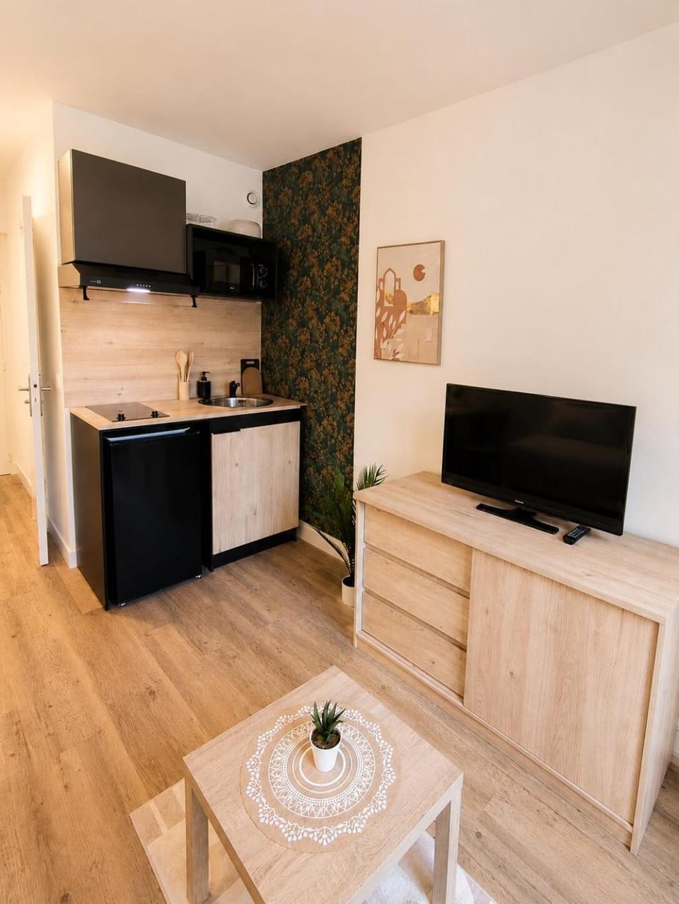 Communal lounge/ TV room, TV and multimedia, Kitchen or kitchenette, stove