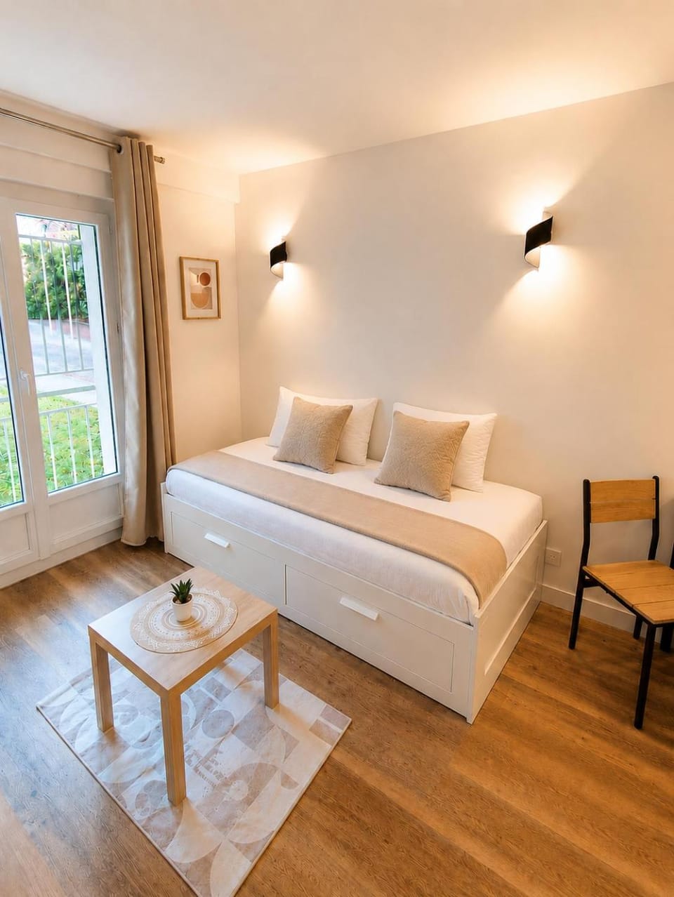 Bed, Living room, Photo of the whole room, Seating area, Bedroom