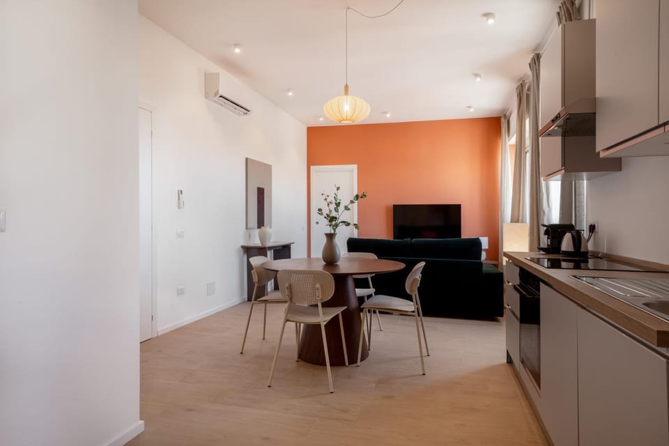 TV and multimedia, Living room, Dining area, air conditioner