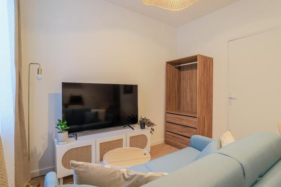 Bright & Modern Pied-à-terre - High-Speed Wi-Fi Apartment in Amiens