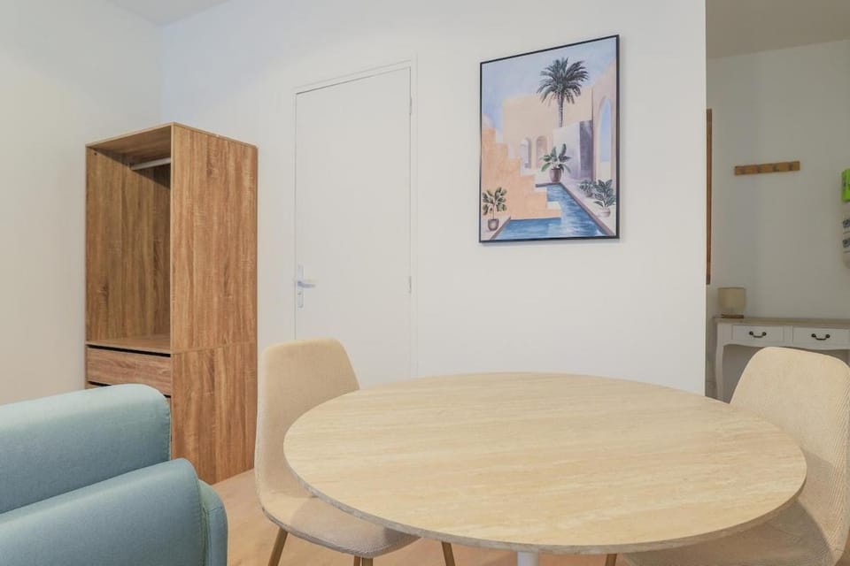 Bright & Modern Pied-à-terre - High-Speed Wi-Fi Apartment in Amiens