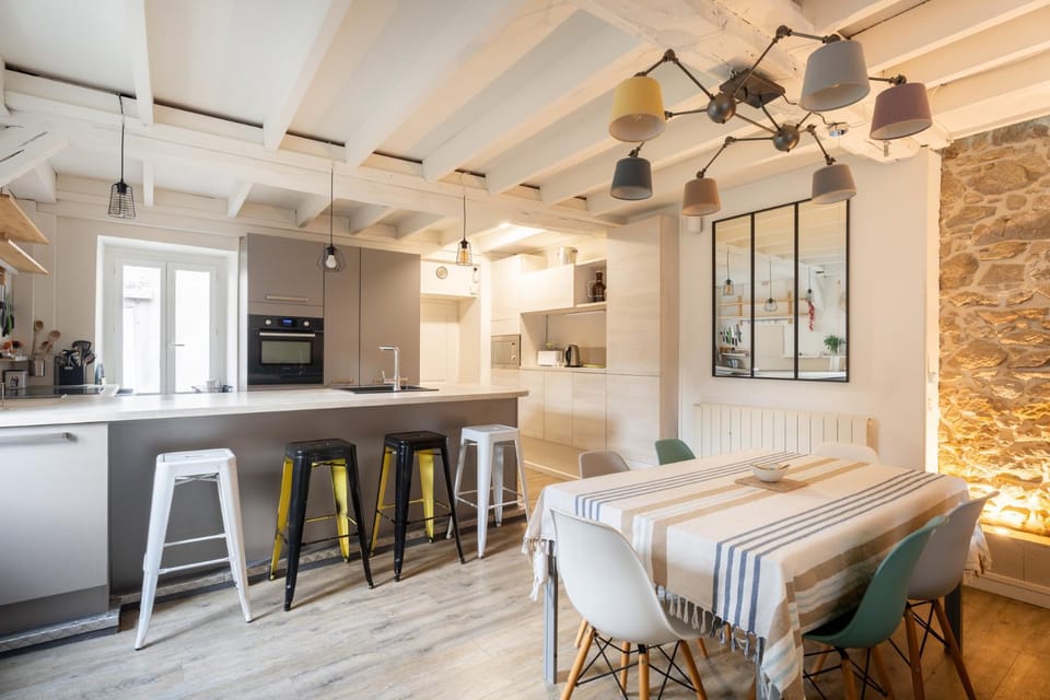 Neighbourhood, Lounge or bar, stove, stove, wardrobe, kitchen, kitchen