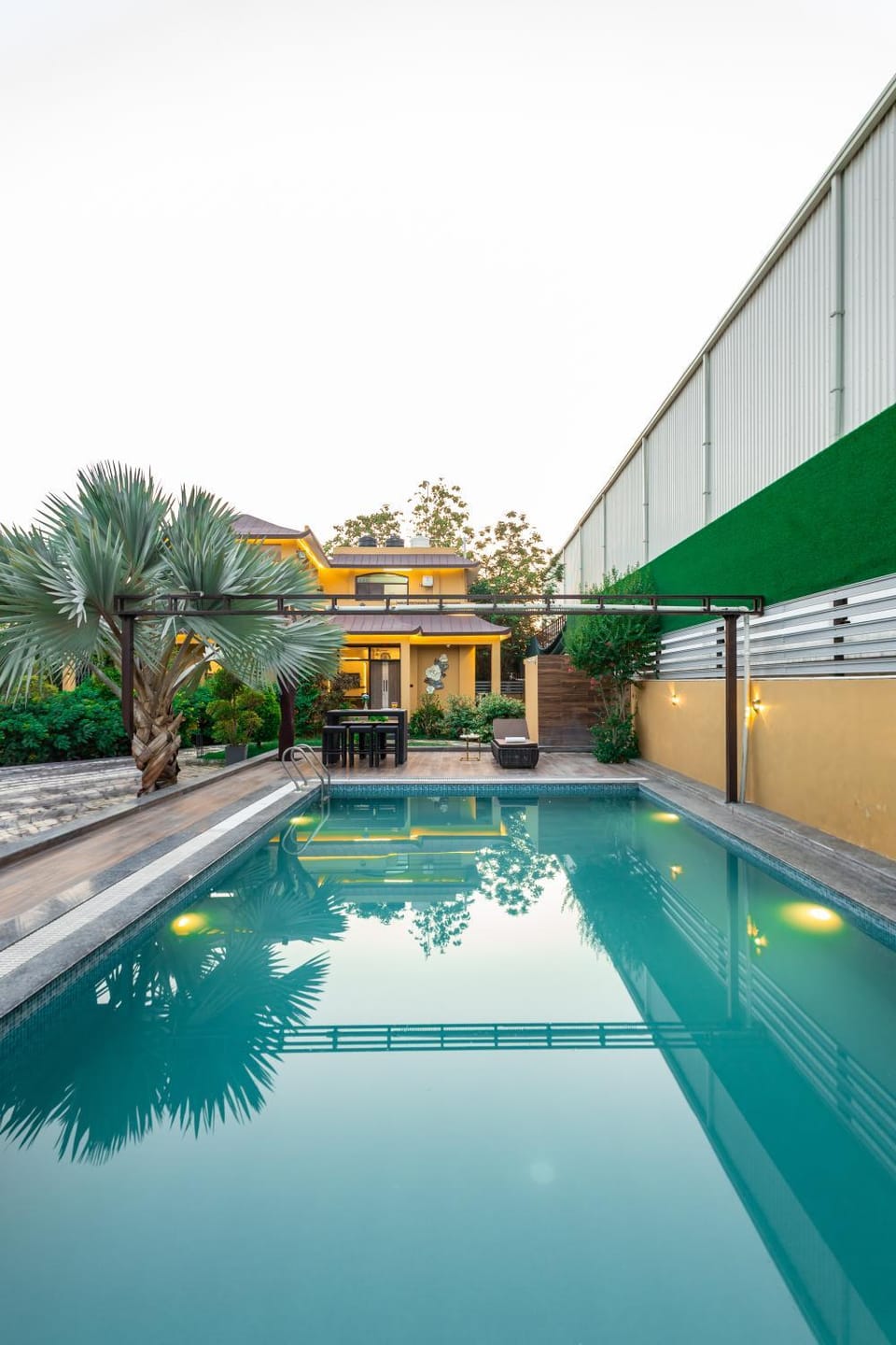 Swimming pool