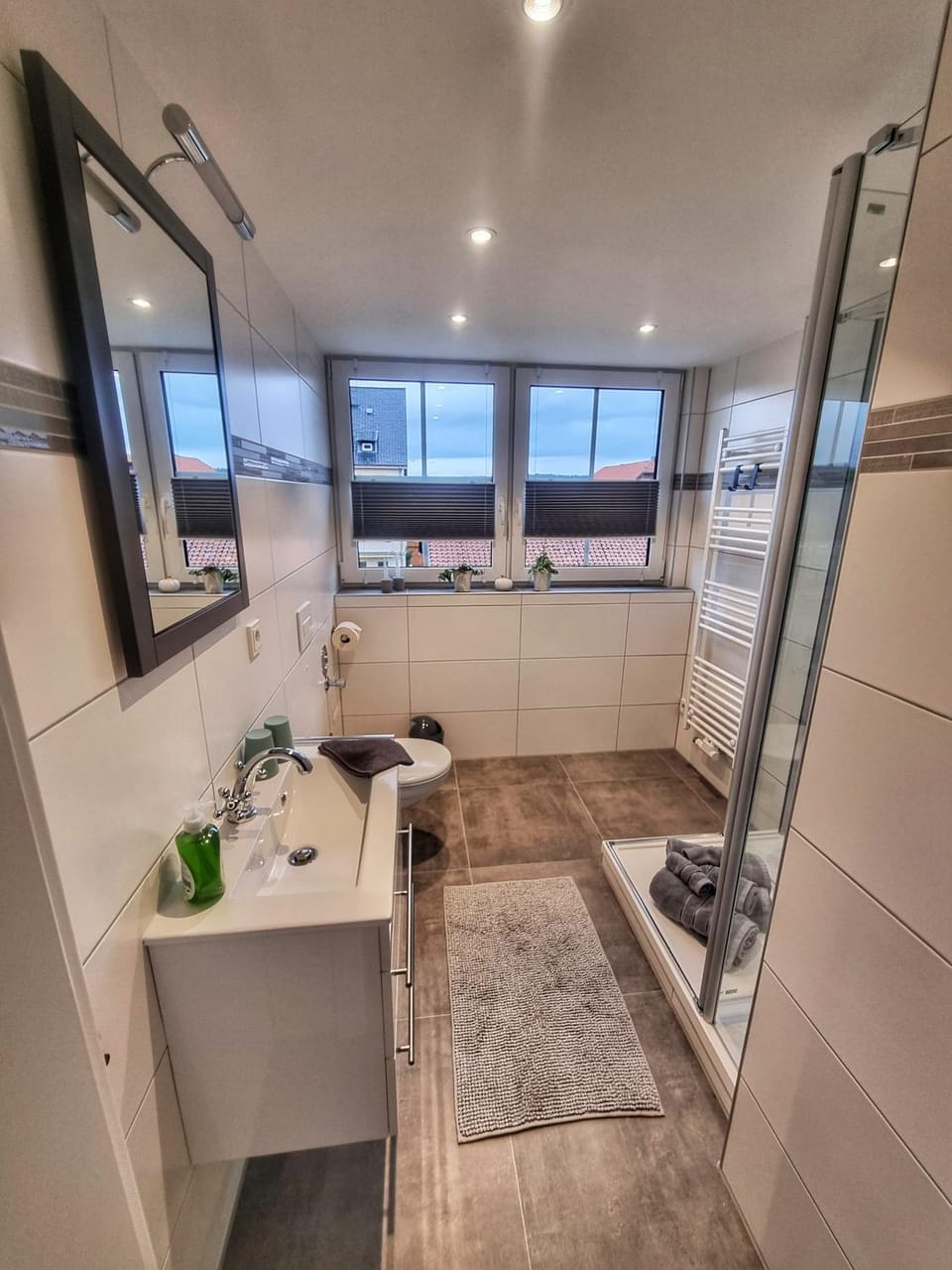 Shower, Bathroom, towels