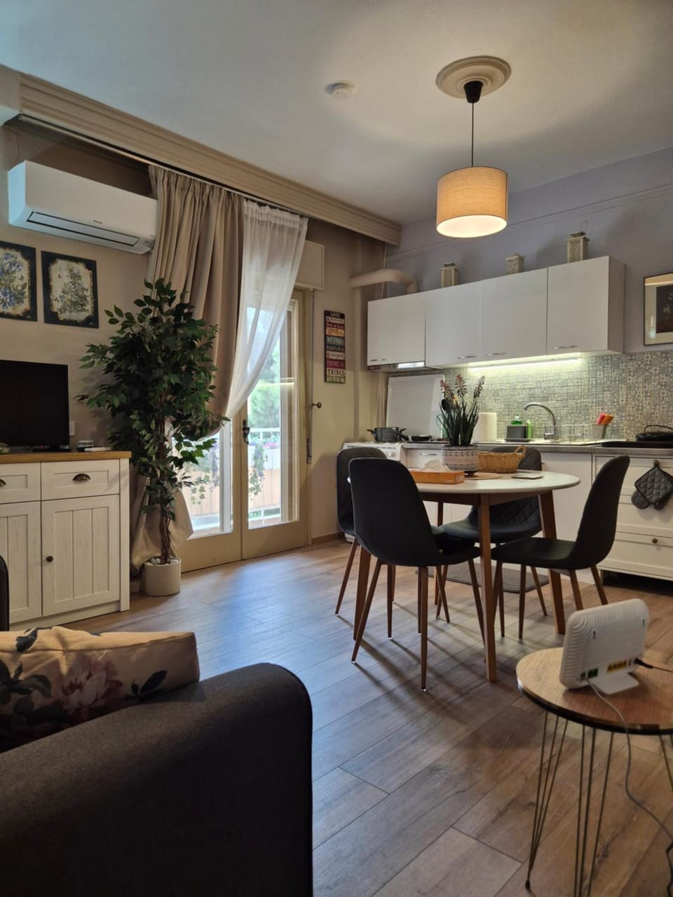 Living room, Dining area
