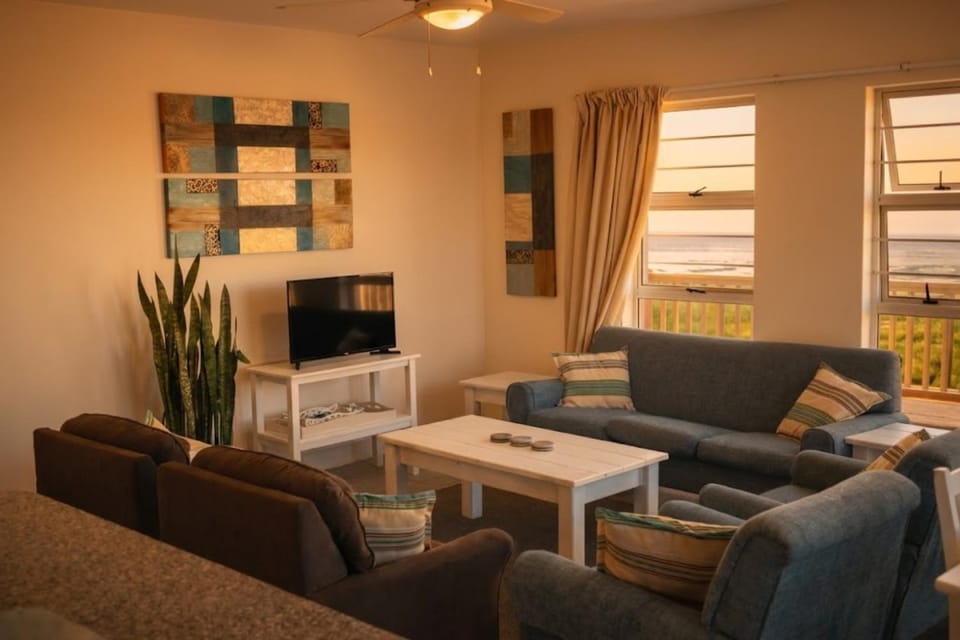 TV and multimedia, Seating area, Evening entertainment