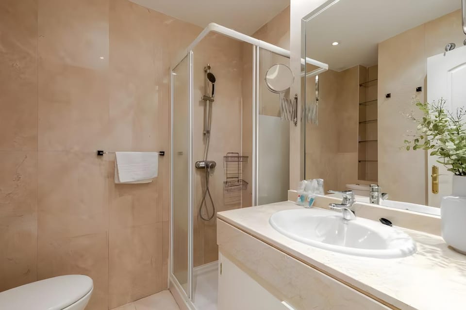 Urban Glow Madrid Apartment in Centro