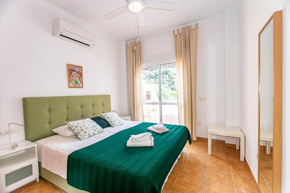 Bed, Bedroom, towels, air conditioner