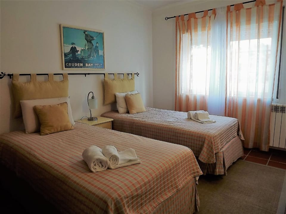 Apartment by the Pool - in Praia d'el Rey Apartment in Amoreira