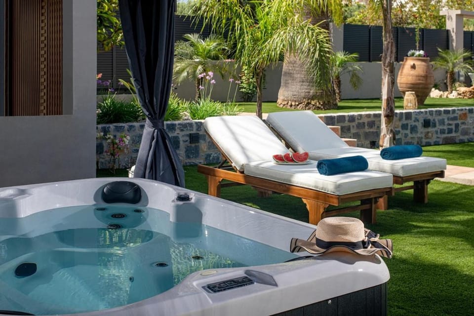 Garden, Hot Tub