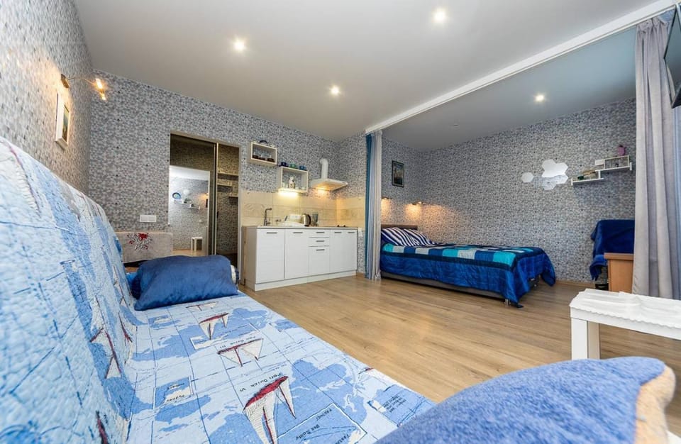 Bed, Kitchen or kitchenette, Living room, Seating area