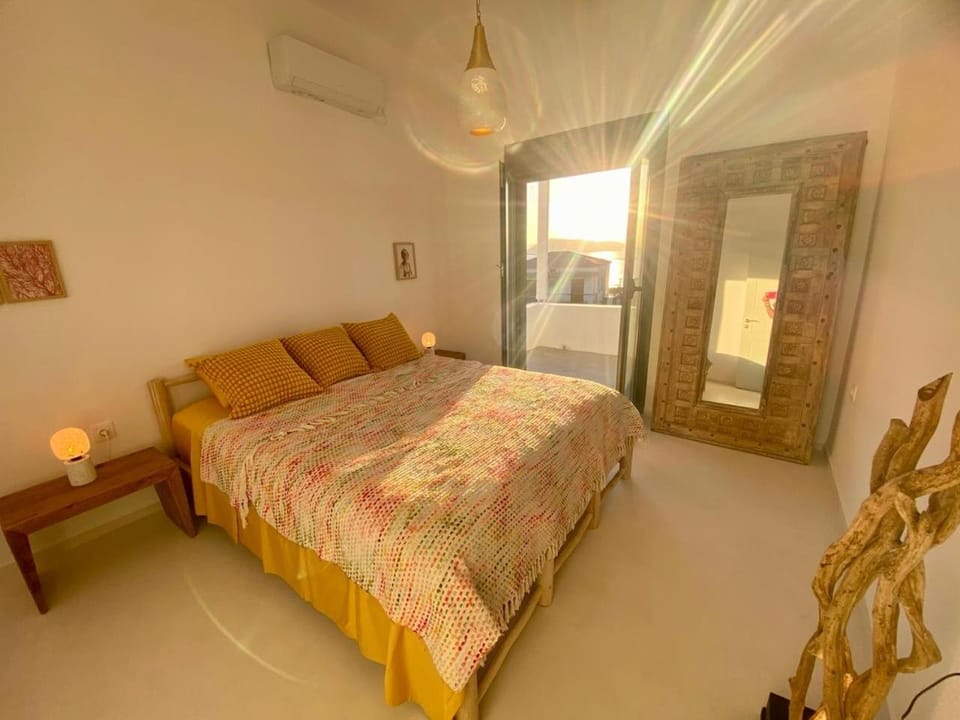 Bed, Bedroom, air conditioner