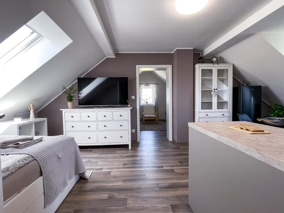 Bed, Kitchen or kitchenette, kitchen