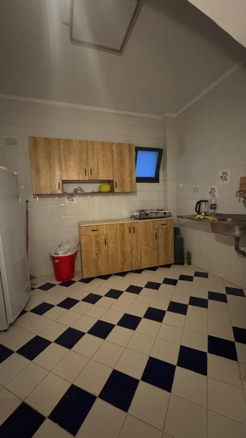 Kitchen or kitchenette, minibar, stove