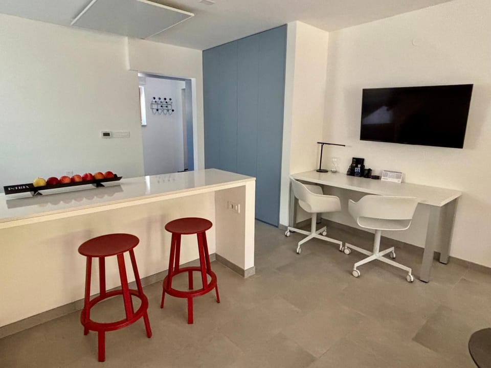 Communal lounge/ TV room, TV and multimedia, View (from property/room), Decorative detail