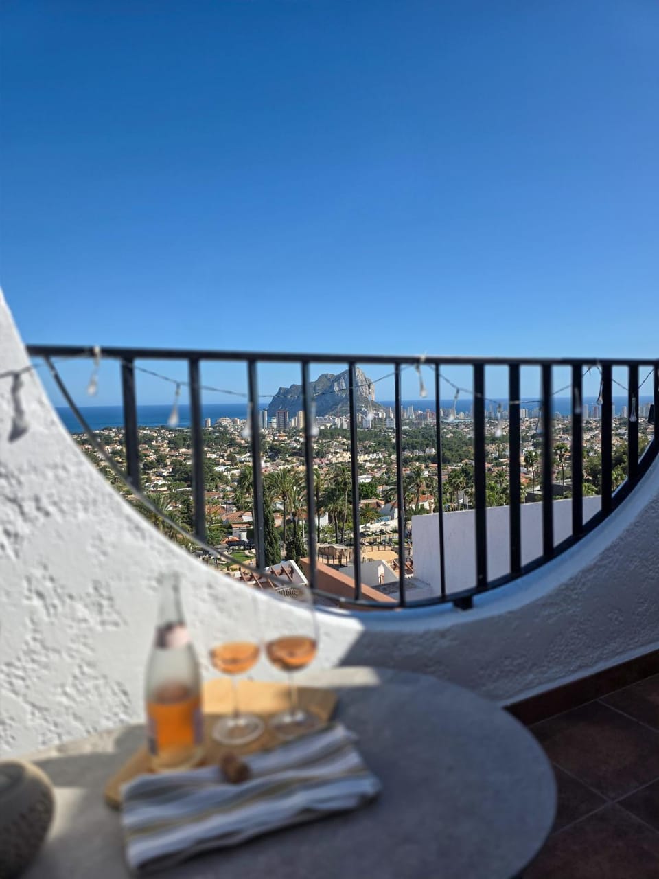 View (from property/room), Balcony/Terrace, City view, Sea view