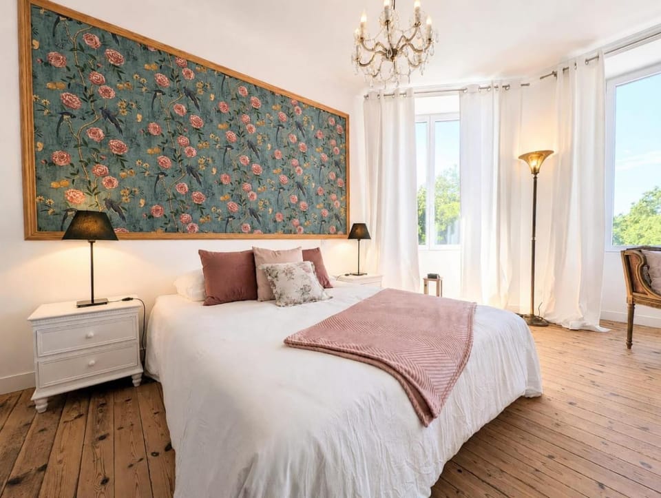 Bed, Photo of the whole room, Bedroom
