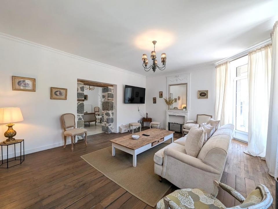 Communal lounge/ TV room, Living room, Seating area
