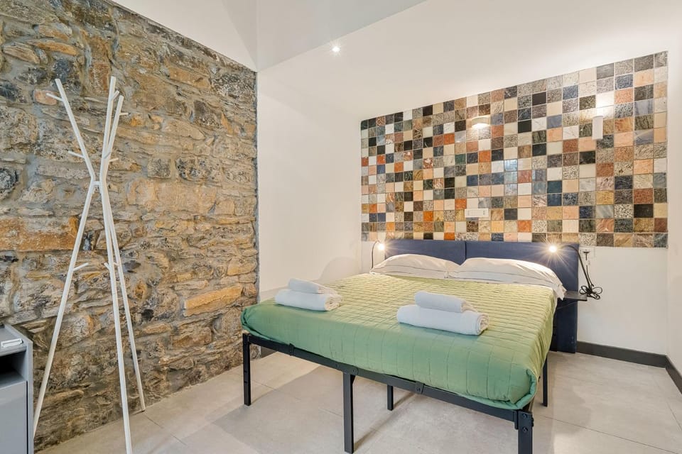 Al Castello-5Terre-Near the station-AC Apartment in La Spezia