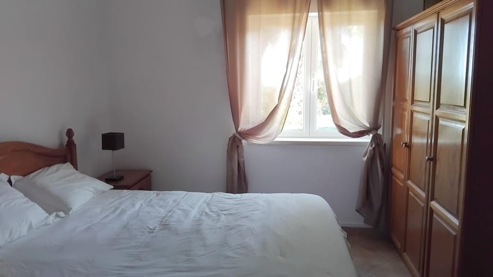 Bed, TV and multimedia, Bedroom, Pool view, wardrobe