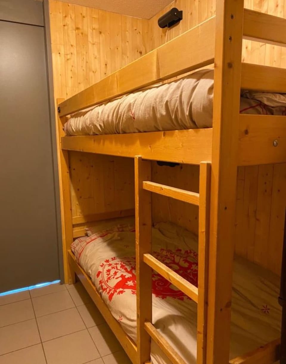 bunk bed