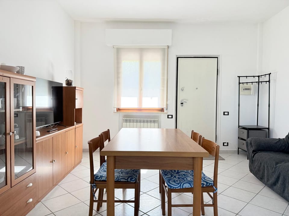 C019 - Camerano, ampio trilocale con WiFi Apartment in Marche